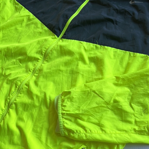 Nike Running HiVis Light Jacket Unisex XL High Visibility Reflective Windbreaker - Picture 2 of 8